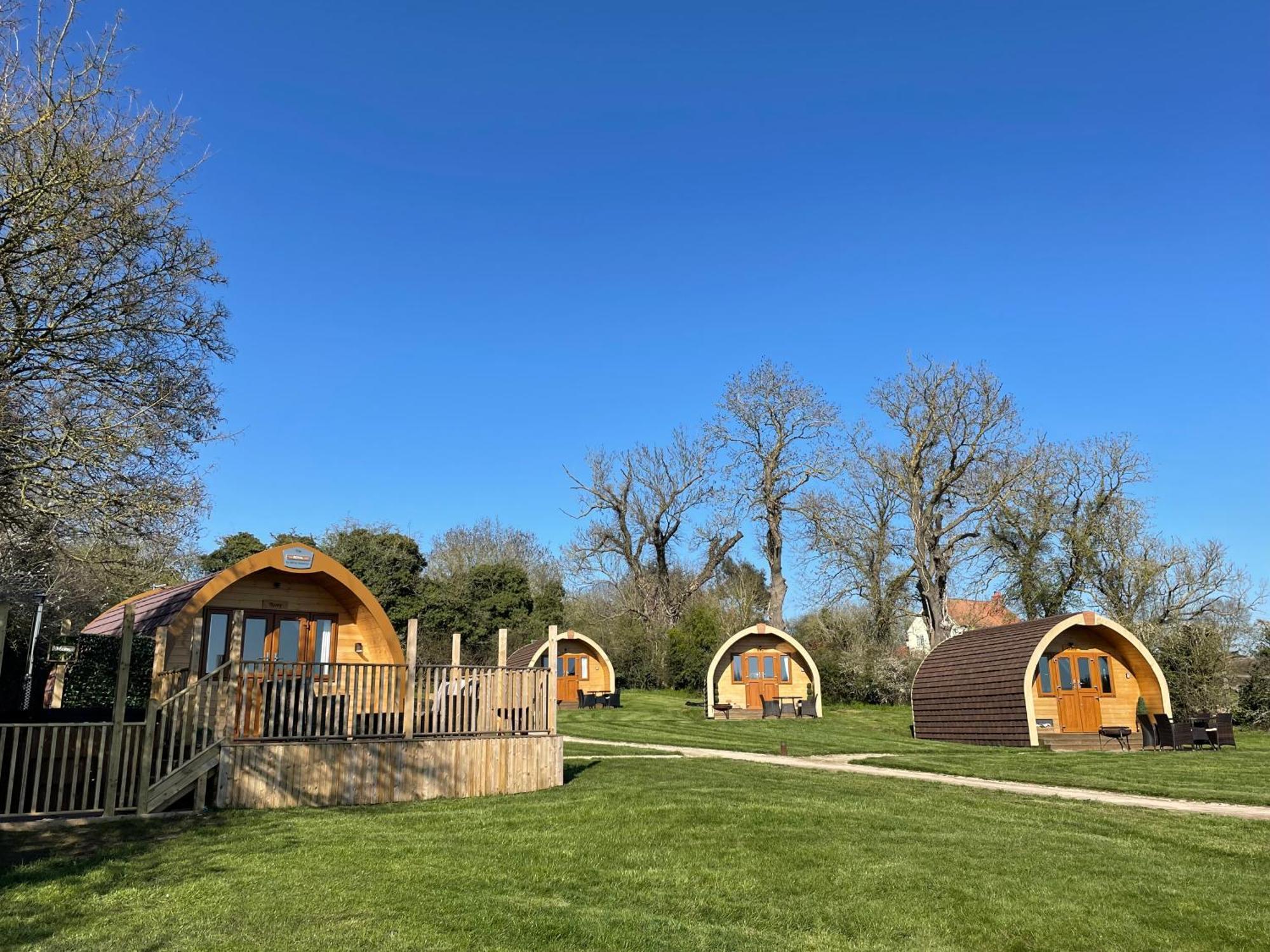 Retreat Glamping Pods 2*